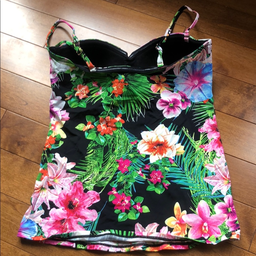 Everyday Sunday Tankini Top - Picture 2 of 10